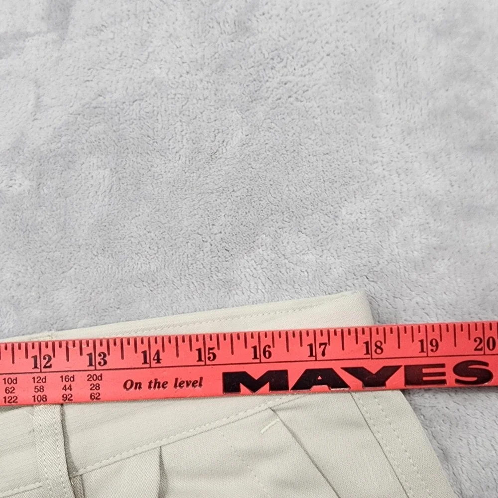 Dockers Golf Shorts Mens 36 Beige Pleated Microfiber Chino Relaxed 10 Inseam